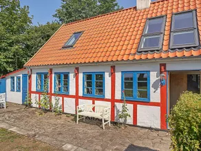 Charming Seaside Cottage - Image 4