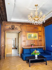 Elegant French Style Apartment - Free Parking - Image 4