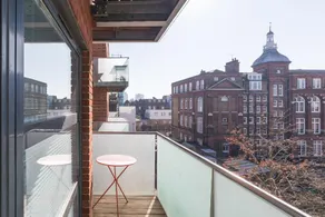 Luxury 2-Bed Flat parking near Tube and Emirates - Image 5