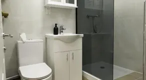 81b Queens Road - Image 2