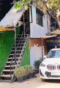 Hotel AVK-Near Kokilaben Hospital & Versova Beach- Rooms with Kitchen - Image 4