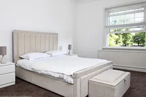 4-Bed Cottage Sleeps 8 Walk to Thames Garden - Image 2