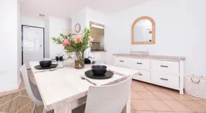El Sandi, Unit 10, 14-18 North Street - Image 4