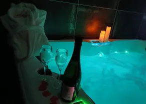 Une Pause à Deux~Jacuzzi Privé~Love Room - Image 4