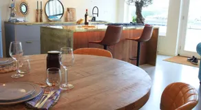 Luxury Harbour Suite With Free Parking - Image 5