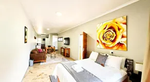 Waveside Guesthouse - Image 2