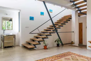 Spacious 3BR Daveys Townhouse with Private Lawn Pet Friendly and Complimentary Breakfast - Image 3