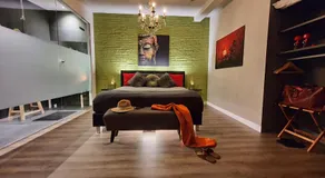 Downtown Hideaway, B&B Grand Deluxe - Image 2