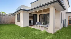 Spacious Modern 6BR Family Home in Pallara QLD - Image 4