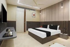 Super Townhouse Oak Hisar - Image 2