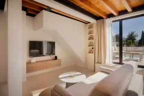 Seaside Luxury Boutique Apartment: Mindful Escape - Image 2