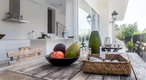 Villa Sitges Colonial. Vues impressionnantes sur la mer. Rénovée 100% - Image 3