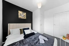 Cosy House for 8 in Rochester with Free Parking - Image 5