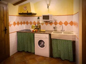 Holiday Home in Laroya with Pool & BBQ - Image 2