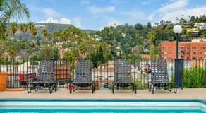 2BR Hollywood Apt with Rooftop Pool & Stunning Views - Image 3
