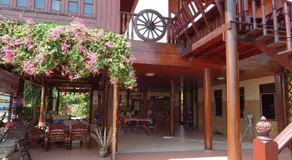 Hidden Holiday House - Image 4