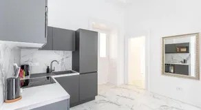 Luxurious Prestige Residence next to the New York Café - Image 4