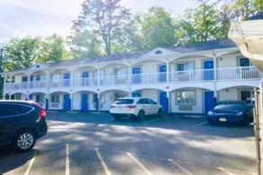 Studio Inn and Suites - Image 4