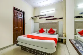 OYO 75948 Hotel Tushar Continental - Image 4