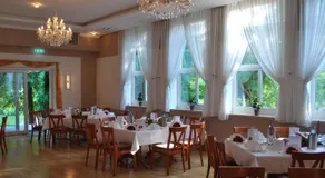 Parkhotel Altes Kaffeehaus - Image 4