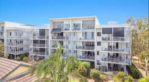 Water Views with a Splash of Luxury - Image 4