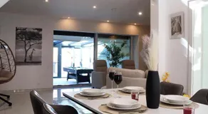 Borderless Residence Haus für 12 , Terasse und Spiele - Image 3