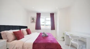 Modern 2 Bed Bromley Apartment Near Town Centre With Parking - Image 2