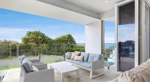 Seaside Luxury: Private Pool and Stunning Views - Image 2