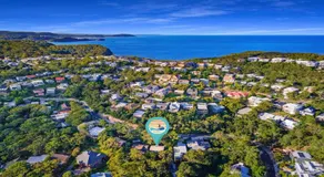 Sublime Beach Getaway, Spacious Balcony with BBQ - Image 5