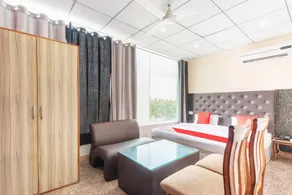 OYO 40649 Hotel Kapoor Residency - Image 2