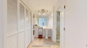 Diese Captains Walk Villa mit 2 Schlafzimmern und 2 Bädern befindet sich auf der 3. Etage in der wunderschönen Palmetto Dune - Image 5
