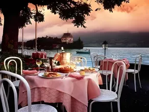 Boutique Hotel Bellevue B&B am Brienzersee Iseltwald Interlaken - Image 2