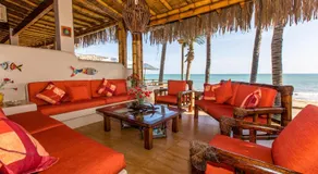 Casa de Playa Bungalows & Restaurant - Image 5
