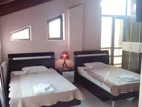 Lucky Hotel - Image 2