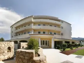 AHR Baja Hotel & Spa Cannigione - Image 4