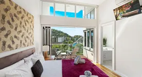 Waterfront 'Beachside' Apartment - Ocean View, Central location, Pool, Wifi, King bed, Deluxe Spa Ensuite - Image 2