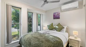 Spacious 4 Bedroom Family Retreat with Full Air Conditioning - Image 2