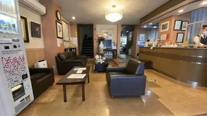 Royal Hotel - Image 3