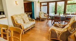 Spacious detached 4 bed can sleep 9 Parking - Image 4