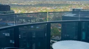 Spacious 4BR penthouse in Box Hill Free parking - Image 5