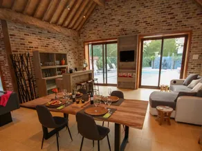 Villa with swimming pool in Erembodegem - Image 3