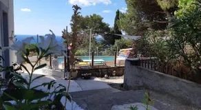 HAUT DE VILLA au MONT ST CLAIR VUE EXCEPTIONNELLE MER et FORÊT terrasses, piscine, pétanque, solarium privés - Image 3