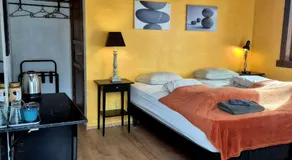 Guestroom with a mountain view - Image 4