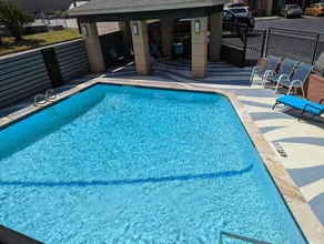 12 Oaks Hotel - Image 3