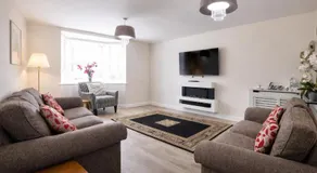 Spacious 4 Bedroom House in Milton Keynes for Families, Groups and Contractors - Image 2