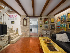 Pretty villa with balcony - Image 2