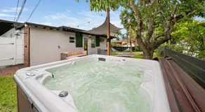 Mango Lovers Zen Beach Retreat w Hot Tub - Image 2