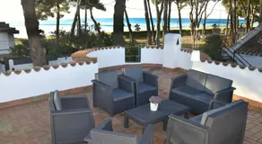 Superb Seafront Villa - Image 3
