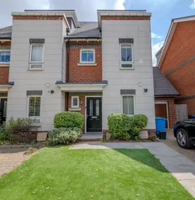 Family & Contractor Friendly 3 bed house Sleeps 8 in Maidenhead - Image 5
