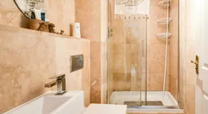 Cosy Garden Accommodation, Private Hot Tub & Four Poster Bed - Image 4
